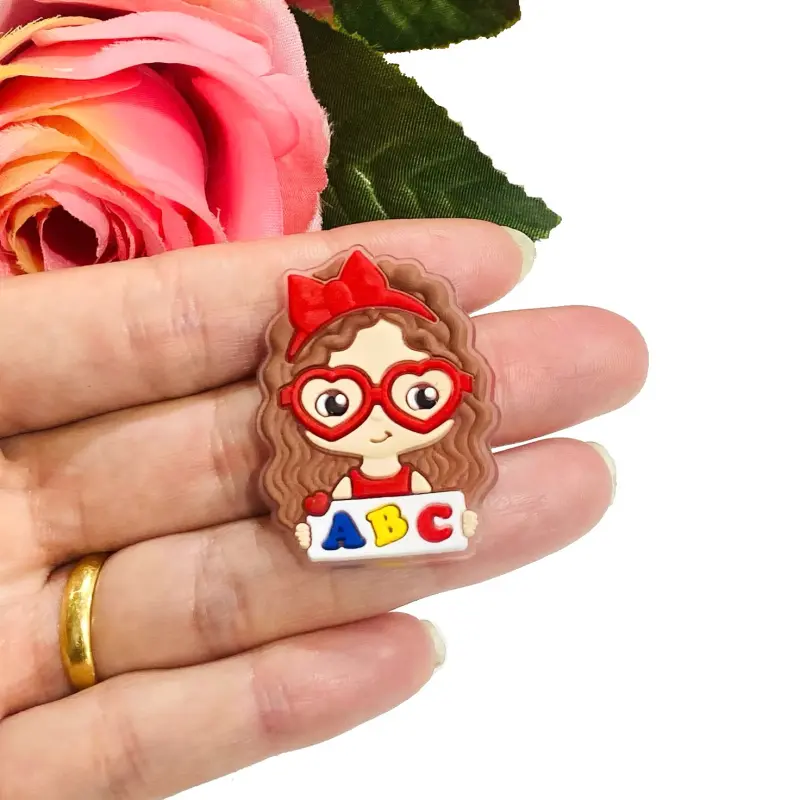 Aplique de Silicone Emborrachado Escolar Menina ABC Cabelo Marron 4cm X 3cm