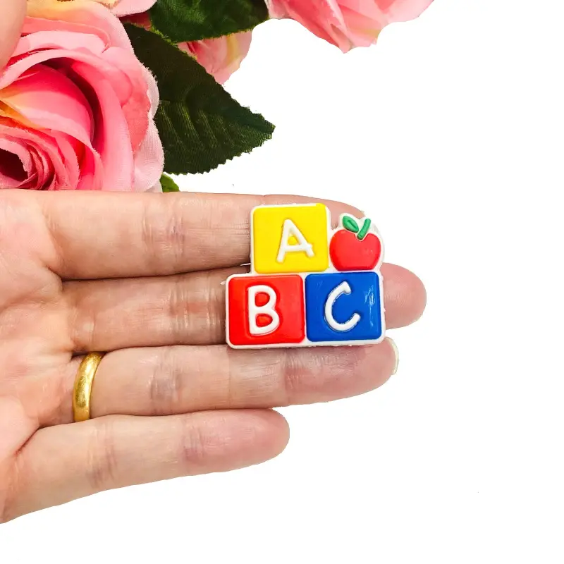 Aplique de Silicone Emborrachado Escolar ABC com Maçã 3,2cm X 3,5cm