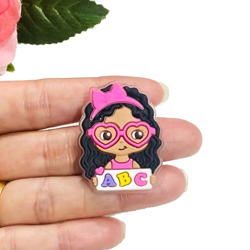 Aplique de Silicone Emborrachado Escolar Menina ABC Cabelo Preto 4cm X 3cm