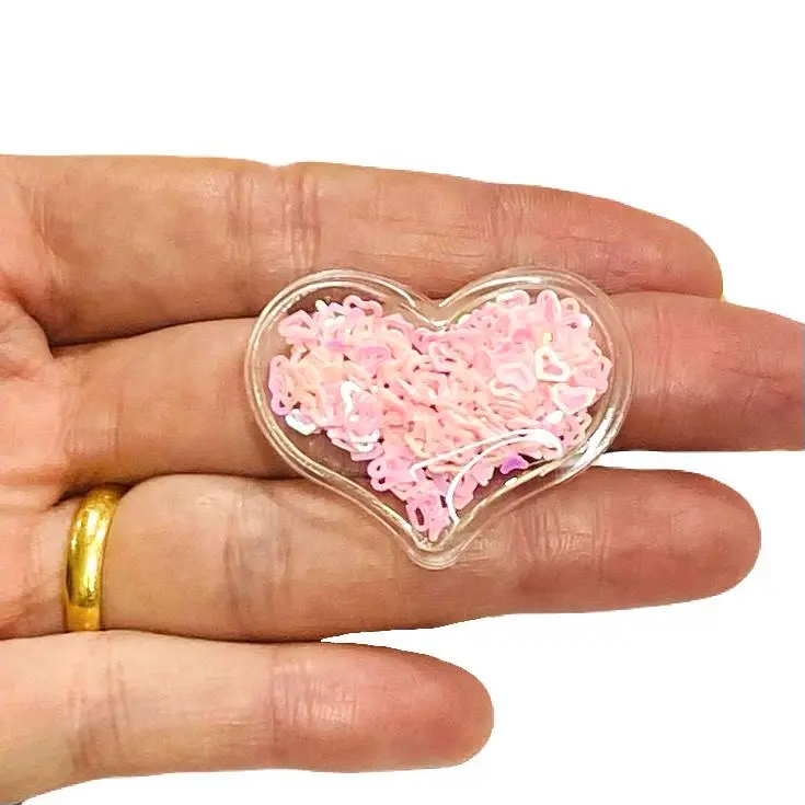 Aplique em Plástico transparente CORAÇÃO LANTEJOULAS ROSA BEBÊ Altura de 3 x 3,9cm