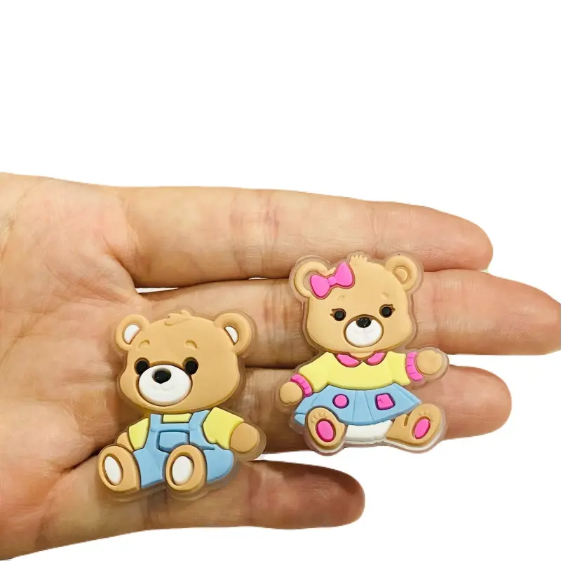 Aplique de Silicone Emborrachado Ursinhos Roupa Azul com Amarelo Bebê de 3cm X 3,8cm - Amarelo Bebê com Azul