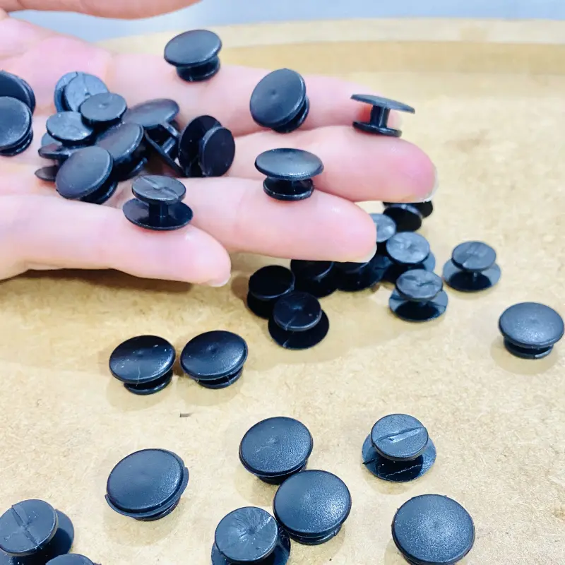 Fechos adaptador em plástico para apliques em Chinelos em geral 12x8x7mm 50 Unds - Preto