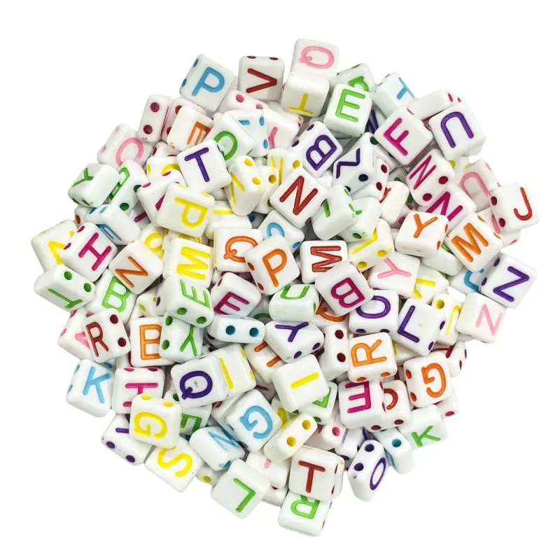 Retângulo com 2 furos Entremeio Branco com Letras COLORIDA de 7x8mm Pacote de 50 gramas