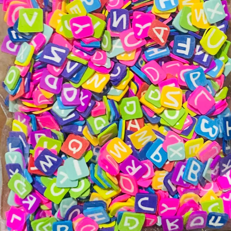 Aplique Letrinha tipo confete de 5mm com 25 gramas Letras Alfabeto Coloridas