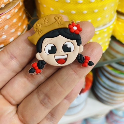 Aplique em Silicone FESTAS JUNINAS MENINA  por Unidade de 4cm x 3,5 cm Ref- APJ1B