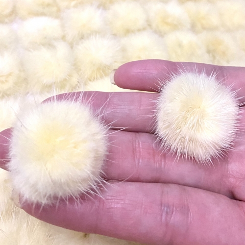 Meio Pompom de Pelúcia de 2,5cm 2 unidades cor AMARELO BEBÊ Ref- P25AM